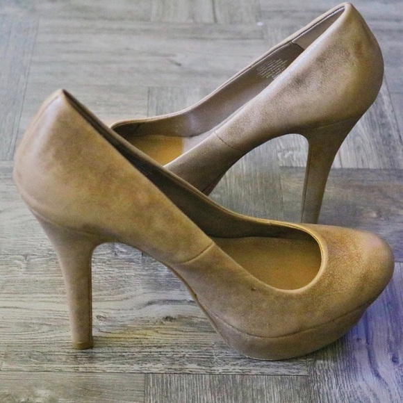 Jennifer Lopez Weathered platform heels - Picture 8 of 8